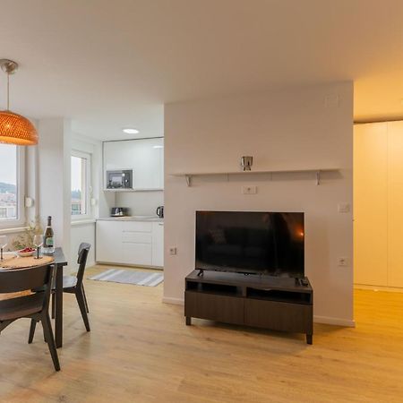 Elegant Tour As Studio Gilly With Open Views And A Balcony In The Center Ljubljana Eksteriør billede